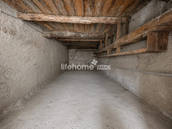 Garage ancien avec étage à vendre à Cabasse - Opportunité rare