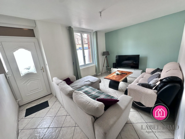 Maison mitoyenne à vendre à Denain avec espace lumineux et extérieur agréable