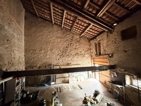 Maison à rénover avec grande grange attenante à Thiaucourt-Regniéville