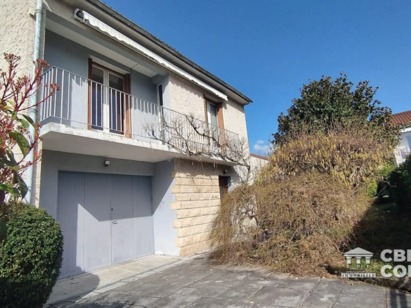 Maison à rénover en bas de Thiers avec jardin et garage