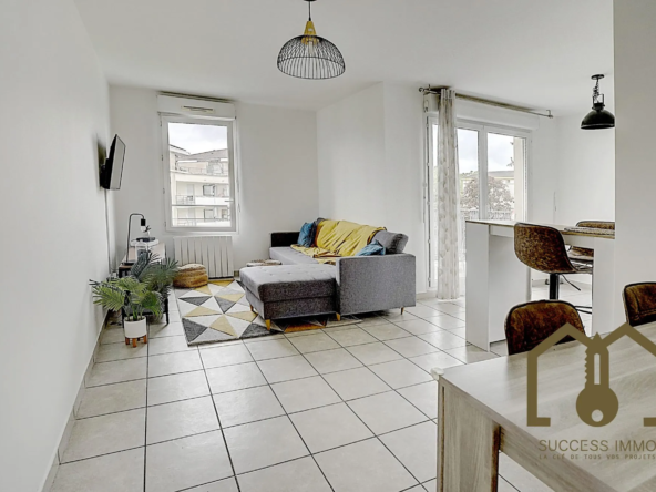 Vente Appartement T4 76,18 m² à Vaulx-en-Velin avec Balcon et Garage