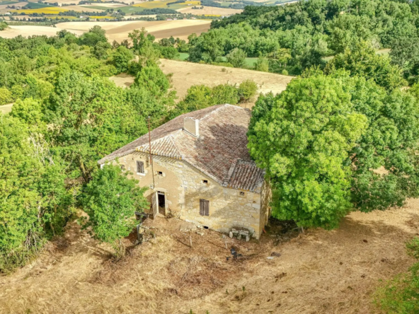 Ferme en pierre à rénover à Lachapelle – Belle opportunité patrimoniale