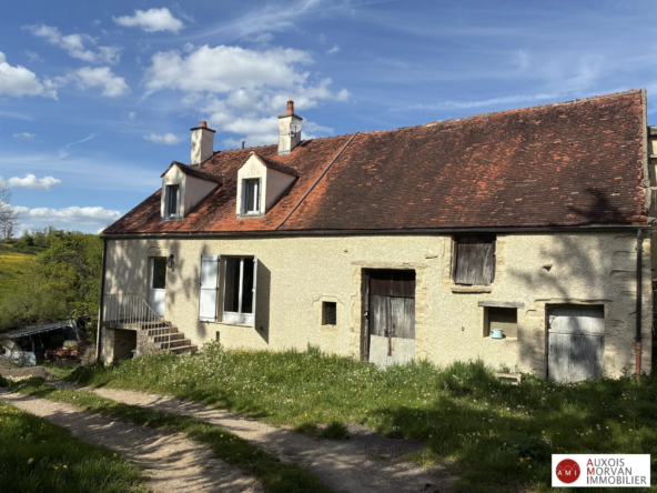 Maison à vendre à Semur-en-Auxois - 82m² avec dépendances et terrain de 800 m²