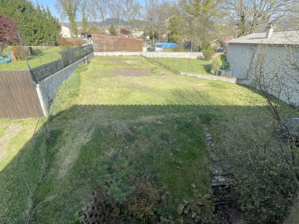 Maison à vendre à Thiers avec jardin, 5 chambres et grand garage