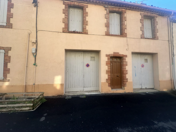 Maison à rénover avec deux garages et jardin à Narbonne