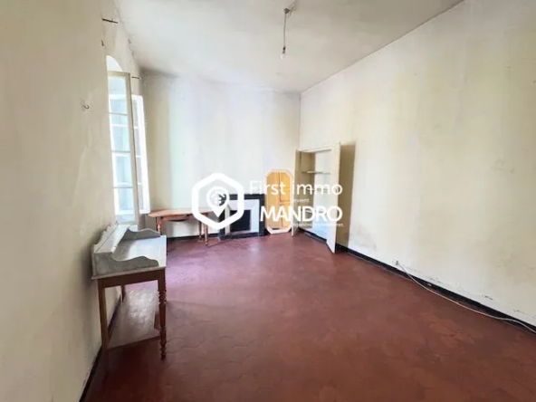 Maison de village à Estagel avec fort potentiel, 220 m² à rénover