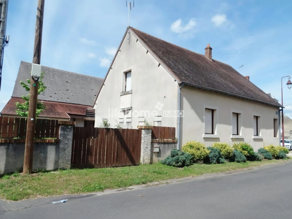 Charmante maison de 4 pièces à Lignières avec grand terrain et dépendances