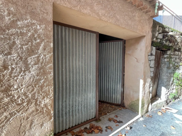Local de 38 m² à Figanières idéal pour stockage ou atelier — Vente