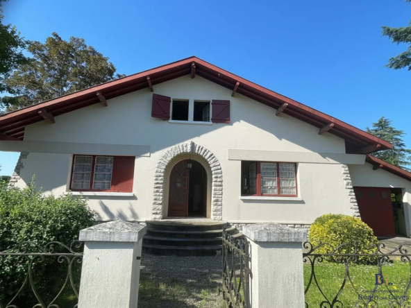 Maison à rénover avec grand jardin en campagne béarnaise