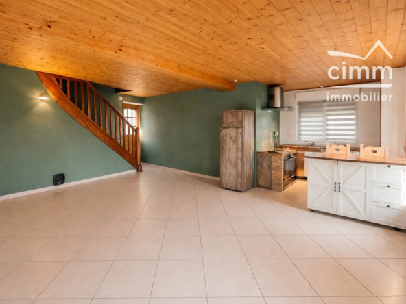 Maison de village rénovée de 100 m² à Roybon avec terrasse et jardin