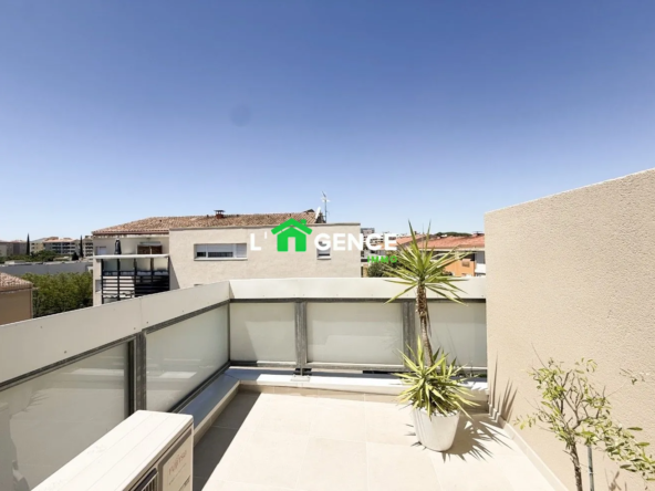 Appartement T2 dernier étage avec terrasse au centre d'Istres
