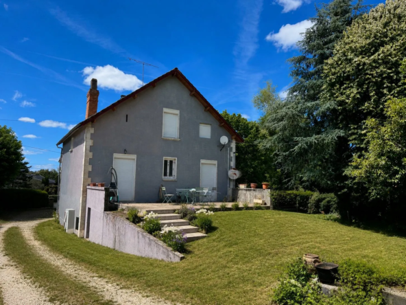 Maison familiale avec grand hangar de 300 m² à Razac-sur-l'Isle
