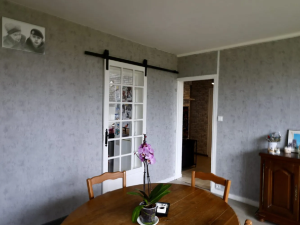 Appartement T4 lumineux à Rochefort avec 3 chambres et cave