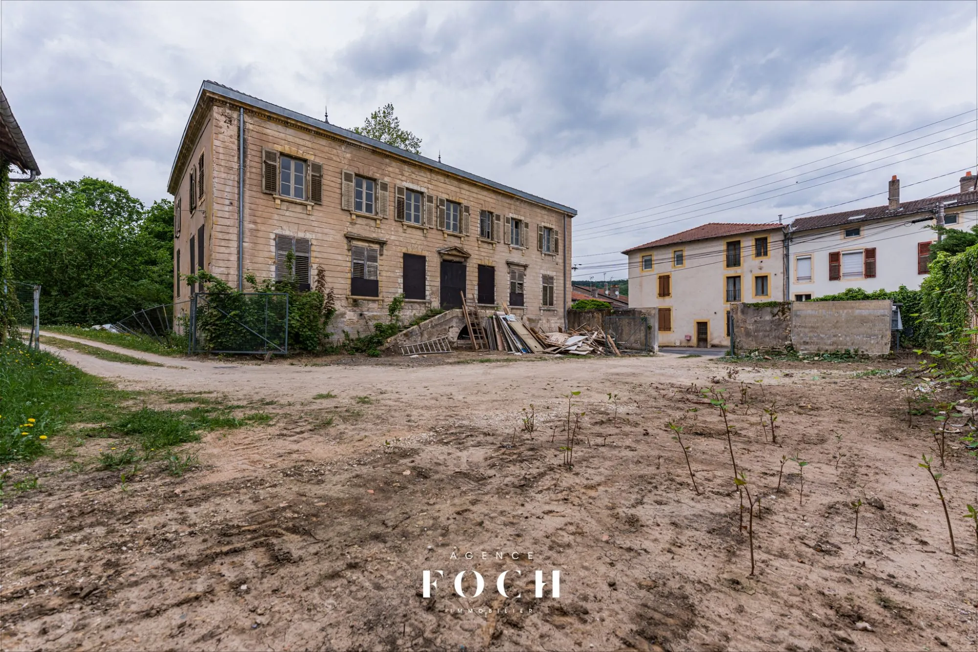Vaste plateau brut à rénover à Pagny-sur-Moselle, idéal pour projet personnalisé 