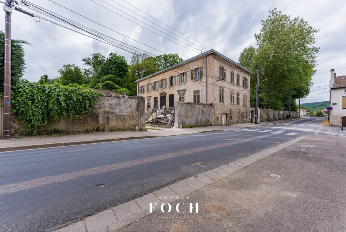 Vaste plateau brut à rénover à Pagny-sur-Moselle, idéal pour projet personnalisé 