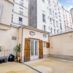 À vendre à Paris un bien atypique et calme près du métro Jules Joffrin