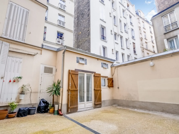 À vendre à Paris un bien atypique et calme près du métro Jules Joffrin