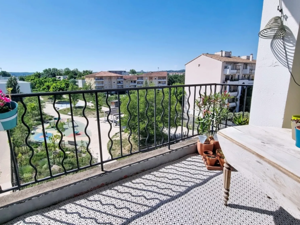 Appartement traversant de 3 chambres avec garage et cave à Avignon