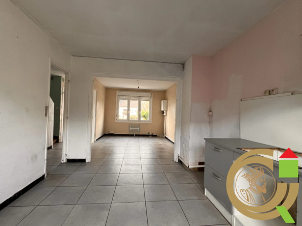 Maison à Rénover avec Grand Terrain à Montreuil-sur-Mer