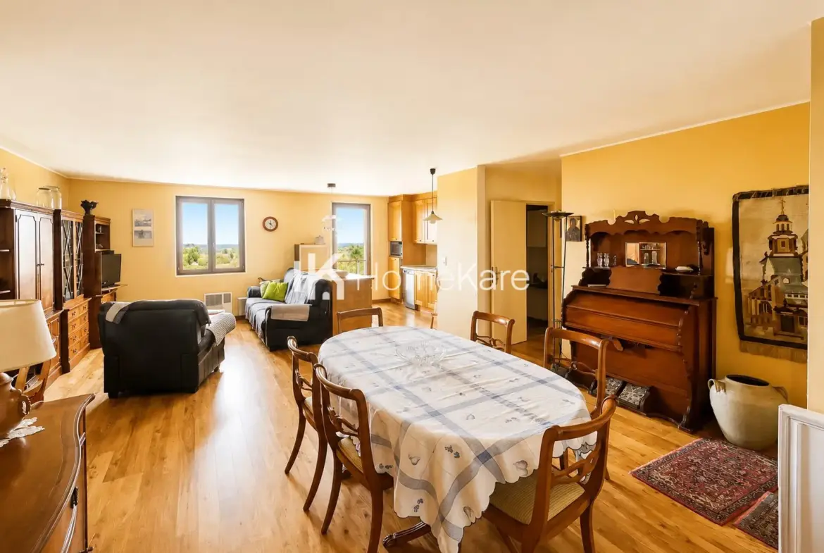 Maison avec deux logements, piscine et vue panoramique à Saint-Marcet 