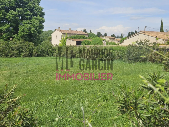 Terrain constructible à vendre à L'Isle-sur-la-Sorgue - 654 m²