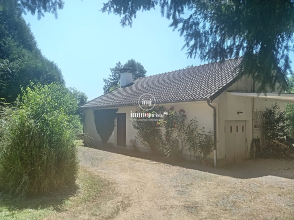 Maison à vendre à Bujaleuf avec piscine et grand terrain, proche du lac