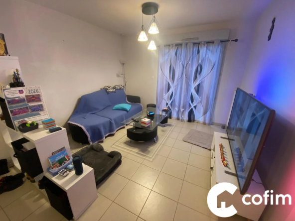 Appartement T2 de 38m² avec balcon et parking à Nay - Investissement locatif