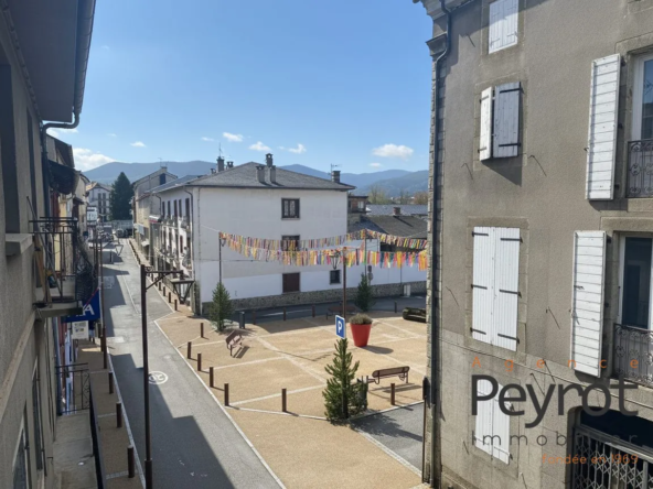 Appartement à vendre à Bourg-Madame de 70 m² avec balcon et emplacement stratégique