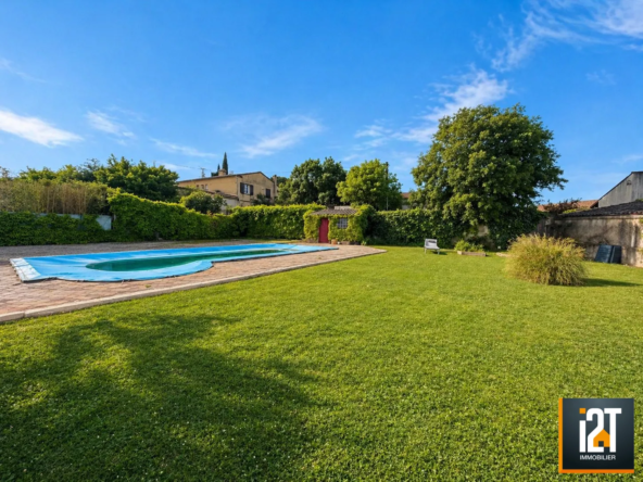 Terrain à vendre à La Calmette de 600 m² avec piscine et emplacement privilégié