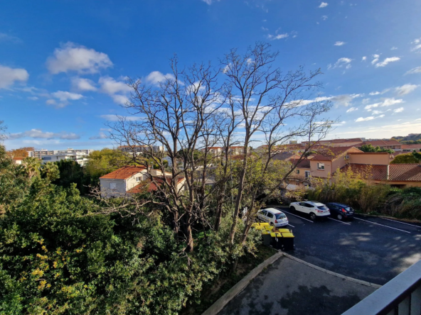 Bel appartement rénové avec balcon, cave et parking à Perpignan