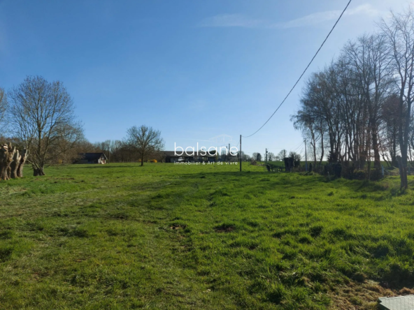Terrain constructible de plus de 2100 m² à Saint-Philbert-sur-Boissey avec viabilisation