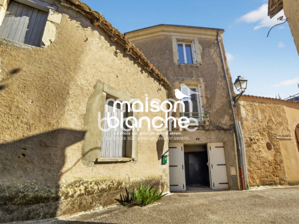 Logement 2 Immeuble à vendre à Airvault avec fort potentiel et deux appartements