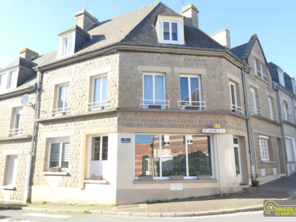 Maison de bourg à vendre à Barenton avec jardin et garage - 3 chambres