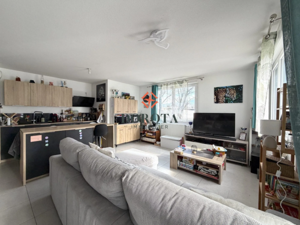 Appartement T3 lumineux avec terrasse et stationnement à Echirolles