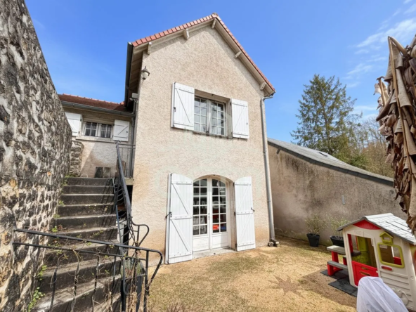 Maison ancienne à vendre à Saint-Épain près de Sainte-Maure-de-Touraine avec jardin et cave