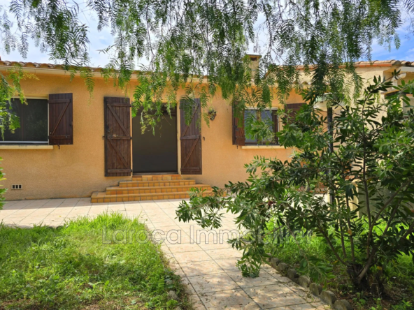 Villa de plain-pied à vendre à Laroque des Albères avec jardin et garage
