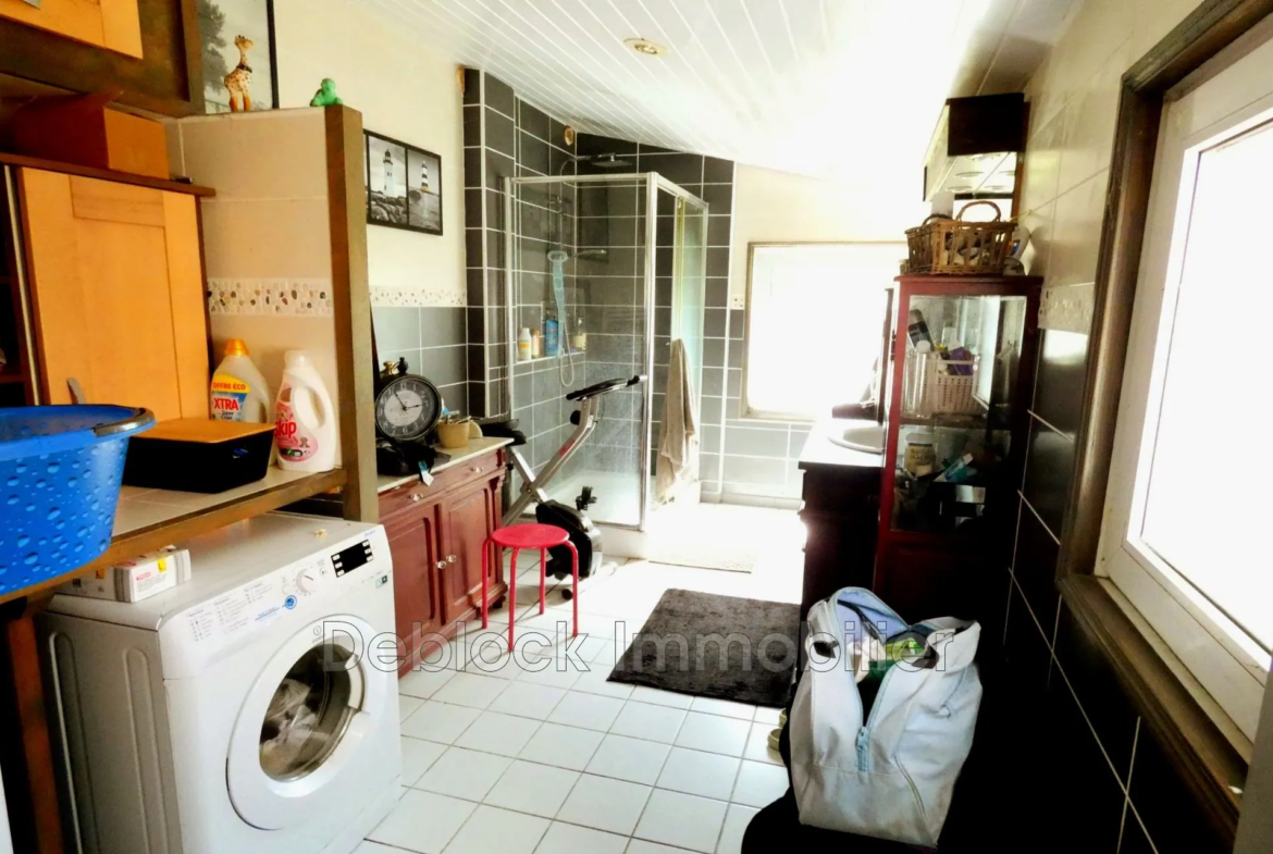 Maison mitoyenne semi plain-pied à vendre à Killem - 137,65 m² avec jardin et garages