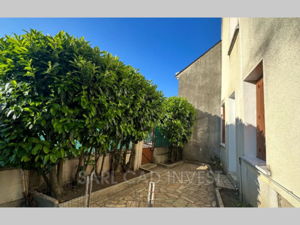 Maison de ville de 90 m² à vendre à Loches, proche centre, à rénover