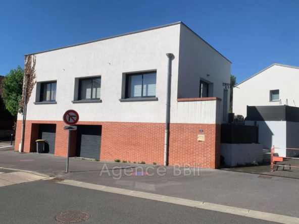 Belle maison avec terrasse, garage et salle de jeux à Méru