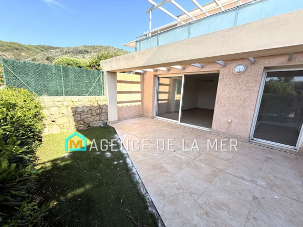 A vendre appartement 2 pièces avec terrasse, jardin et piscine à Mandelieu-la-Napoule