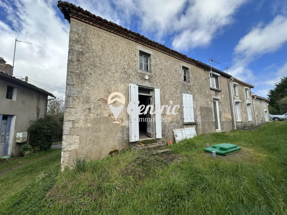 Maison à rénover de 90 m² à La Chapelle-Saint-Laurent, potentiel d'investissement