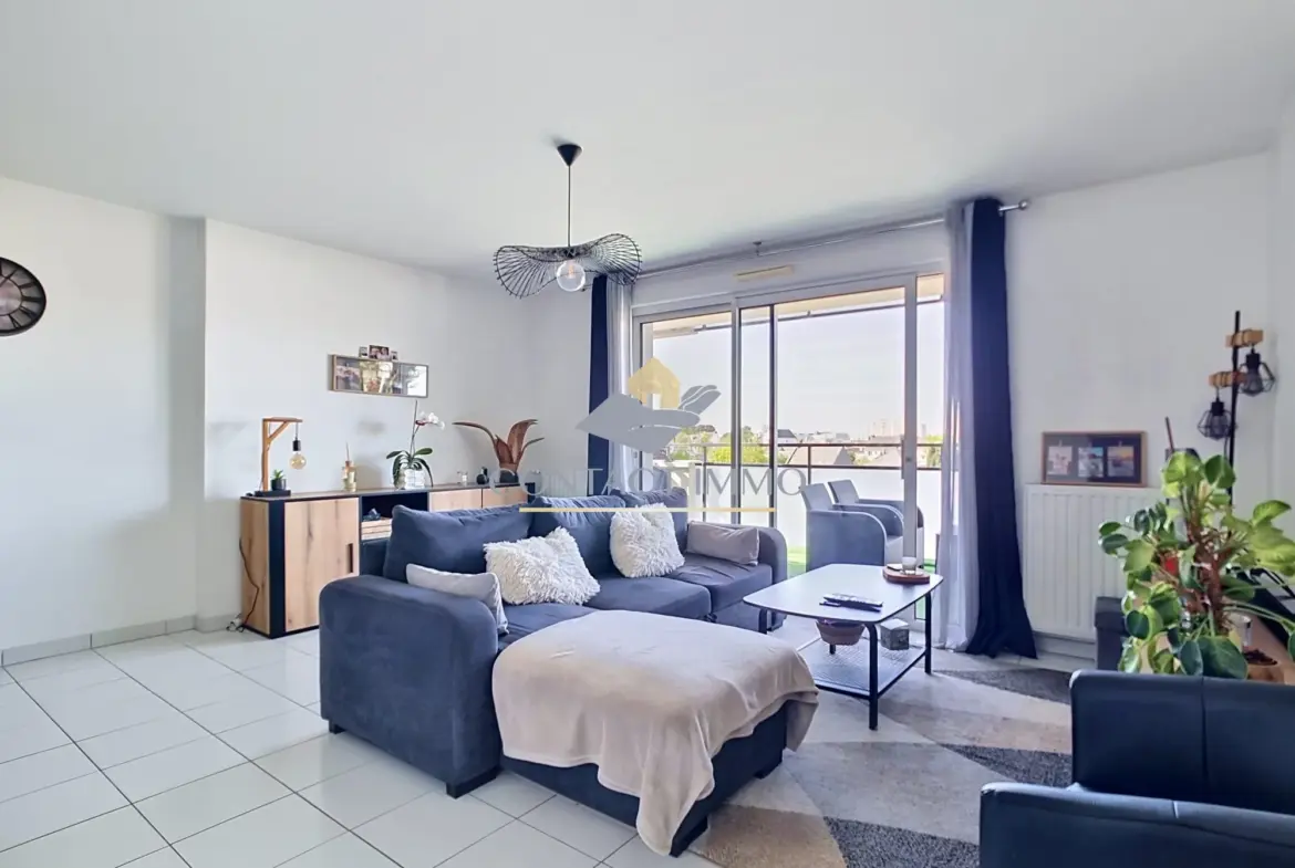 séjour A vendre T2 lumineux de 48,2 m² avec balcon à Lanester 
