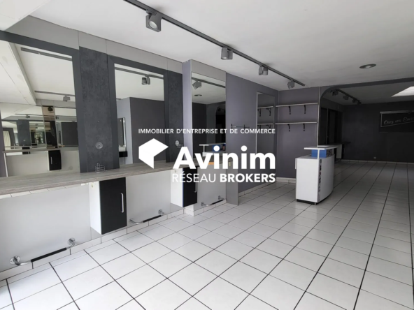Local commercial de 70 m² en centre-ville de Montivilliers - Visibilité optimale