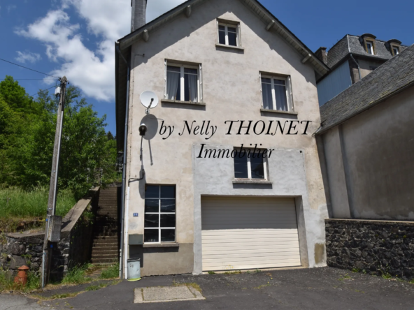 Maison de village à vendre à Égliseneuve d'Entraigues - 93 m², 6 pièces, terrasse