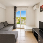 Appartement T2 meublé avec vue dégagée et piscine à Signes