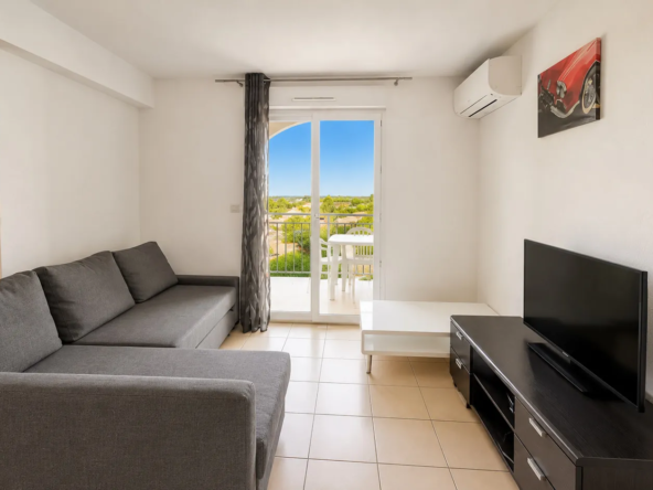 Appartement T2 meublé avec vue dégagée et piscine à Signes