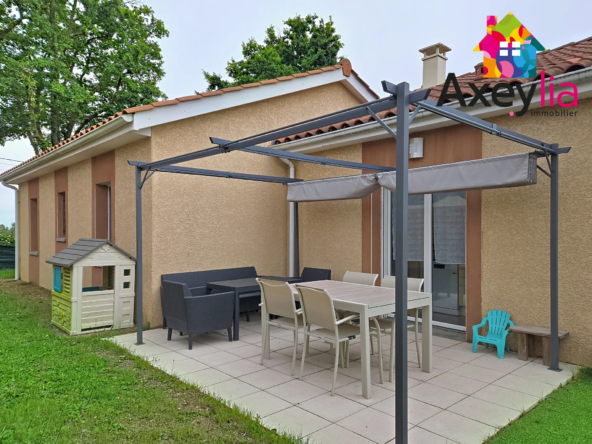 Maison de plain-pied à vendre à Commelle-Vernay avec terrasse et garage
