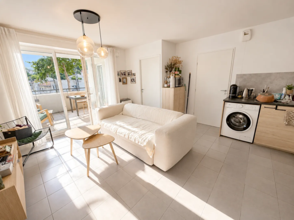 Appartement T2 récent avec grand balcon plein sud et parking à La Valentine