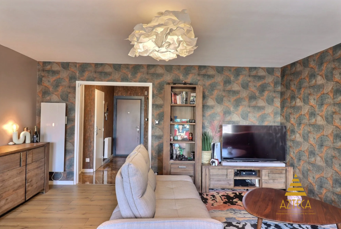 Appartement T3 rénové avec balcon, parking sécurisé et cave à Cambrai 