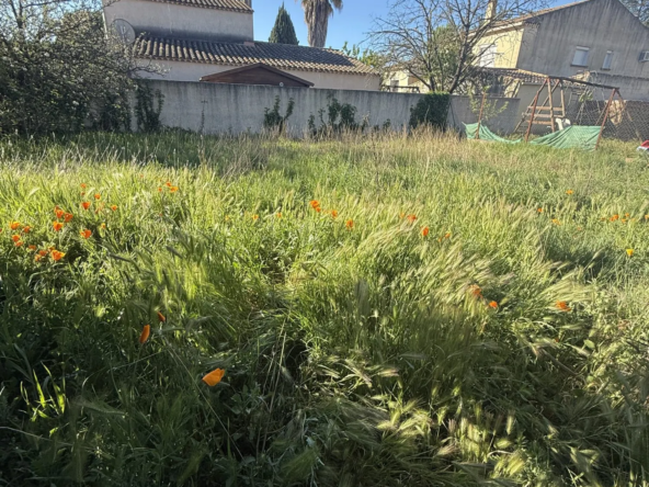 Terrain à bâtir à Lunel de 360 m², libre de constructeur, environnement résidentiel